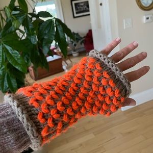 Cute wrist warmers with thumb loops